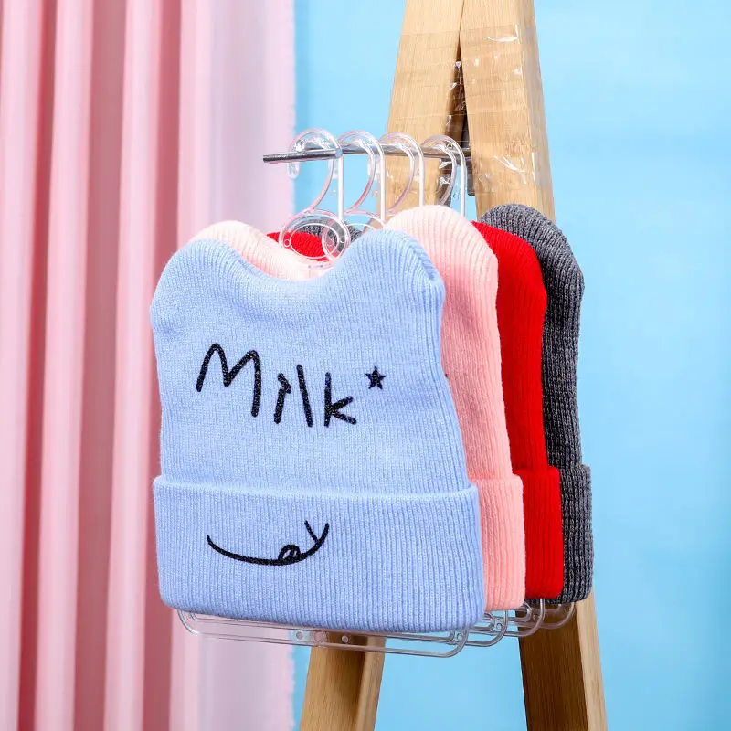 رف عرض بسيط للقبعات، حامل قبعا - مراجعة Baby Clothing Hanging Rack وسعره